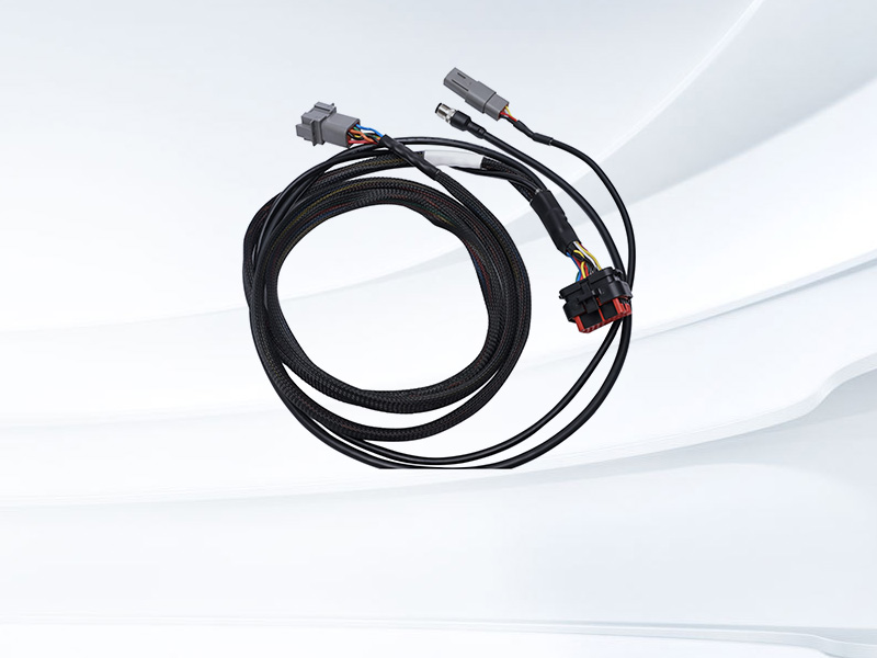 Ano ang kahulugan ng mababang boltahe, daluyan na boltahe, mataas na boltahe at labis na mataas na boltahe?